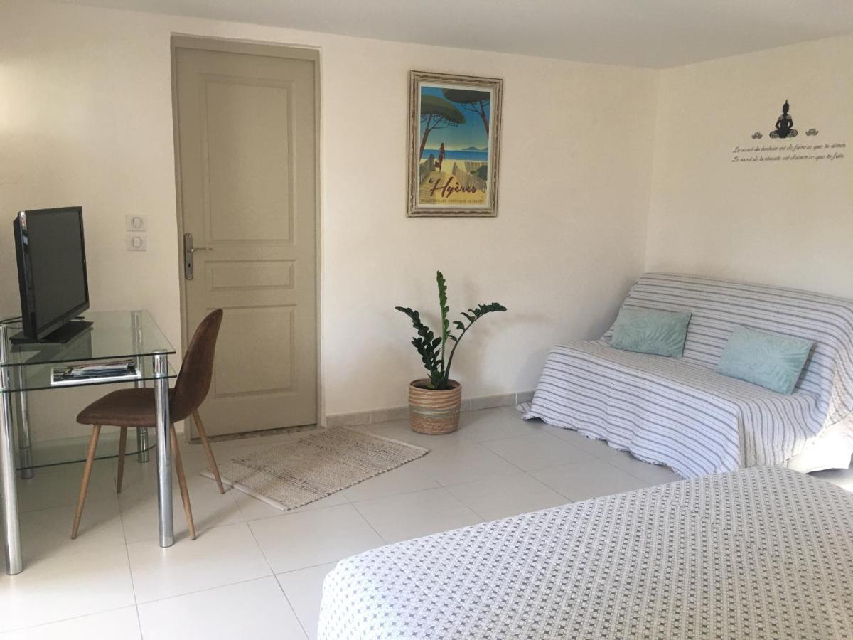 Appartement Dans La Colline Belgentier Экстерьер фото