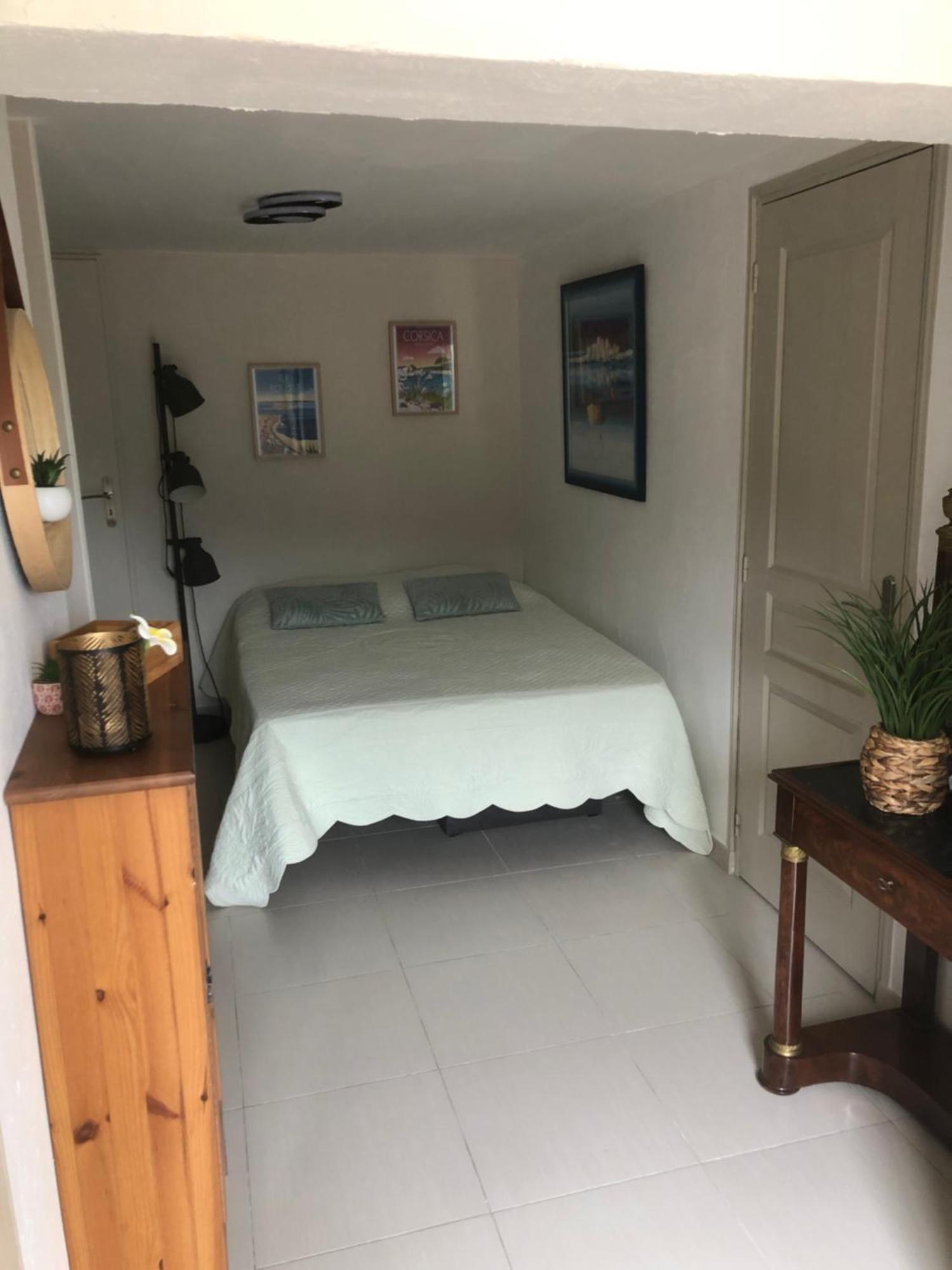 Appartement Dans La Colline Belgentier Экстерьер фото