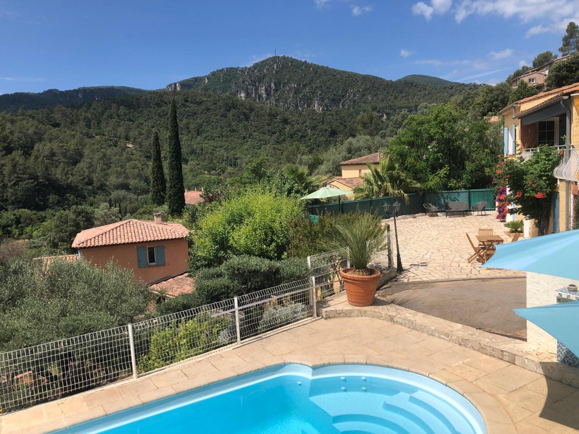 Appartement Dans La Colline Belgentier Экстерьер фото