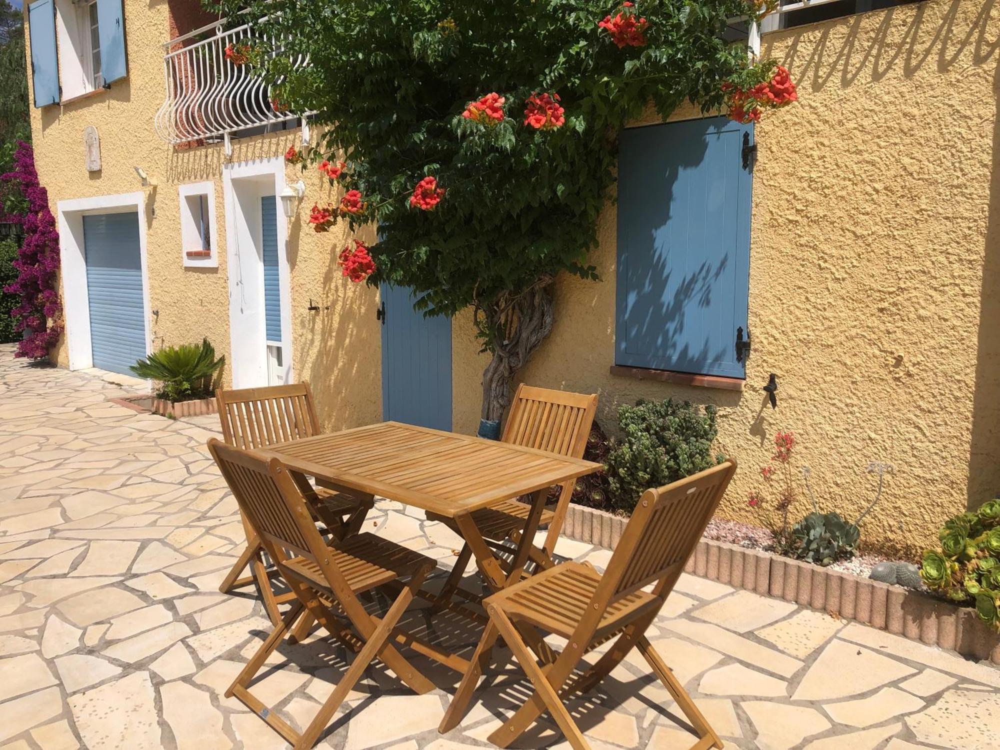 Appartement Dans La Colline Belgentier Экстерьер фото
